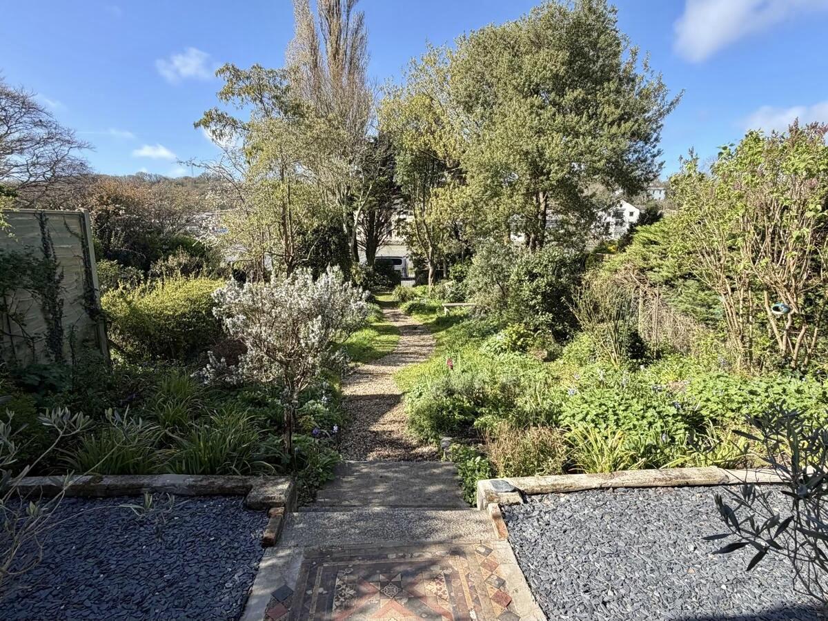 3 bed property in Trennick Row, Truro